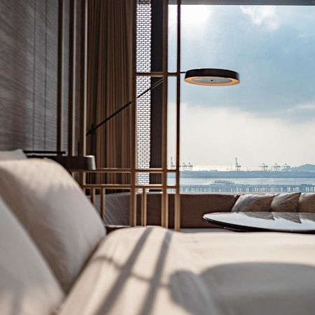 Conrad Shenzhen, The First Art Museum Hotel In Greater Bay Area With The Stunning Bay And Sunset View In The Hotel Terrace Dış mekan fotoğraf