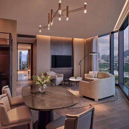 Conrad Shenzhen, The First Art Museum Hotel In Greater Bay Area With The Stunning Bay And Sunset View In The Hotel Terrace Dış mekan fotoğraf