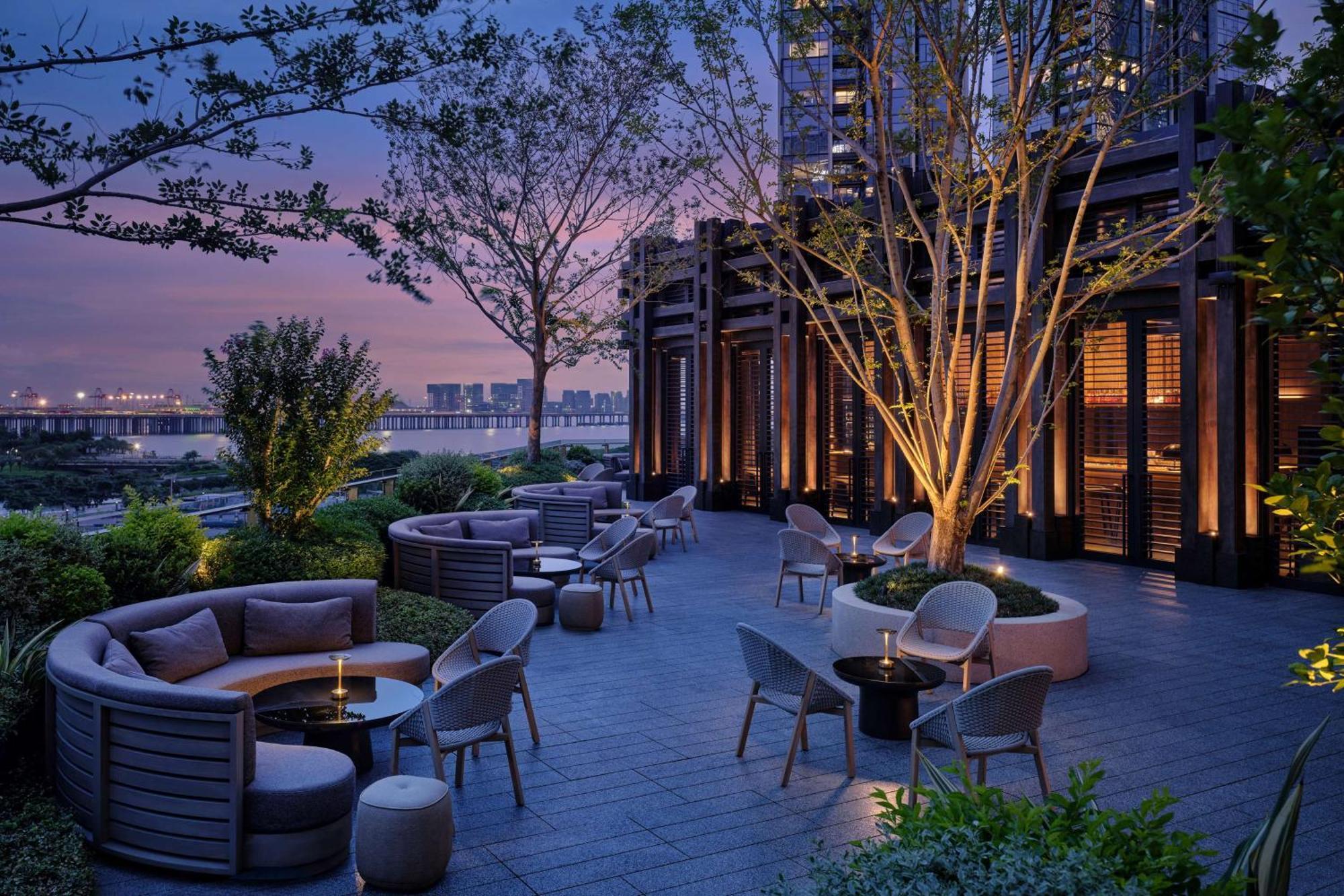 Conrad Shenzhen, The First Art Museum Hotel In Greater Bay Area With The Stunning Bay And Sunset View In The Hotel Terrace Dış mekan fotoğraf