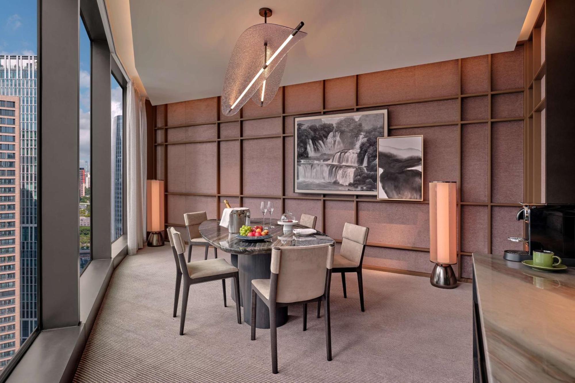 Conrad Shenzhen, The First Art Museum Hotel In Greater Bay Area With The Stunning Bay And Sunset View In The Hotel Terrace Dış mekan fotoğraf