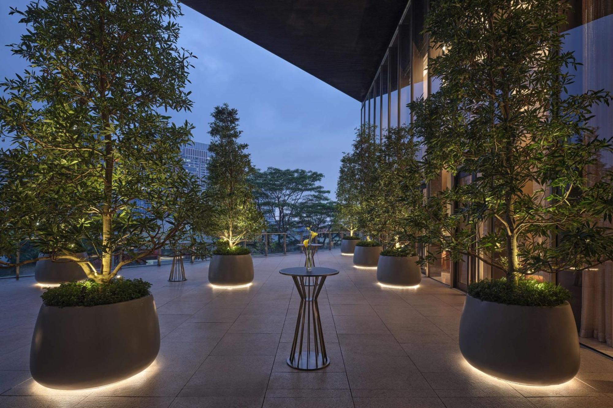 Conrad Shenzhen, The First Art Museum Hotel In Greater Bay Area With The Stunning Bay And Sunset View In The Hotel Terrace Dış mekan fotoğraf