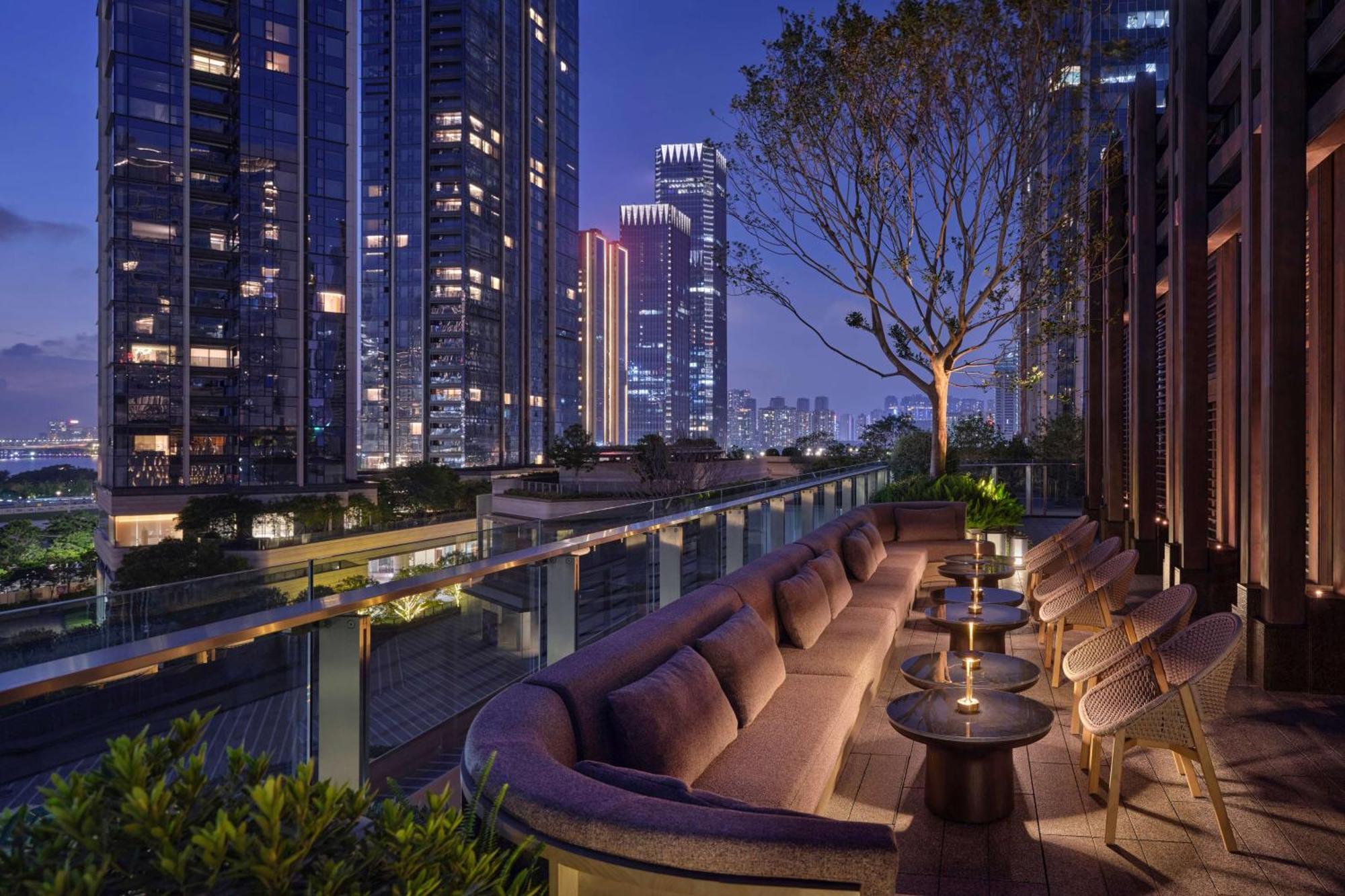 Conrad Shenzhen, The First Art Museum Hotel In Greater Bay Area With The Stunning Bay And Sunset View In The Hotel Terrace Dış mekan fotoğraf