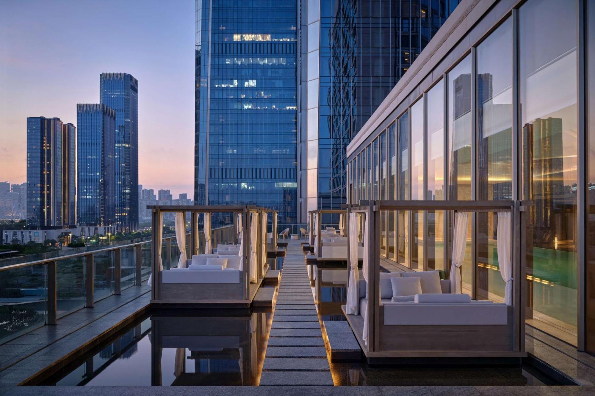 Conrad Shenzhen, The First Art Museum Hotel In Greater Bay Area With The Stunning Bay And Sunset View In The Hotel Terrace Dış mekan fotoğraf