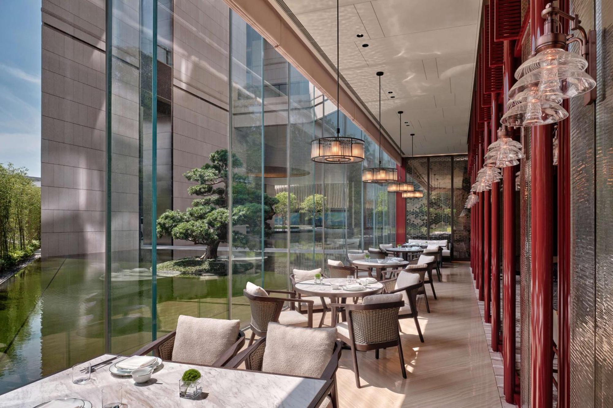 Conrad Shenzhen, The First Art Museum Hotel In Greater Bay Area With The Stunning Bay And Sunset View In The Hotel Terrace Dış mekan fotoğraf