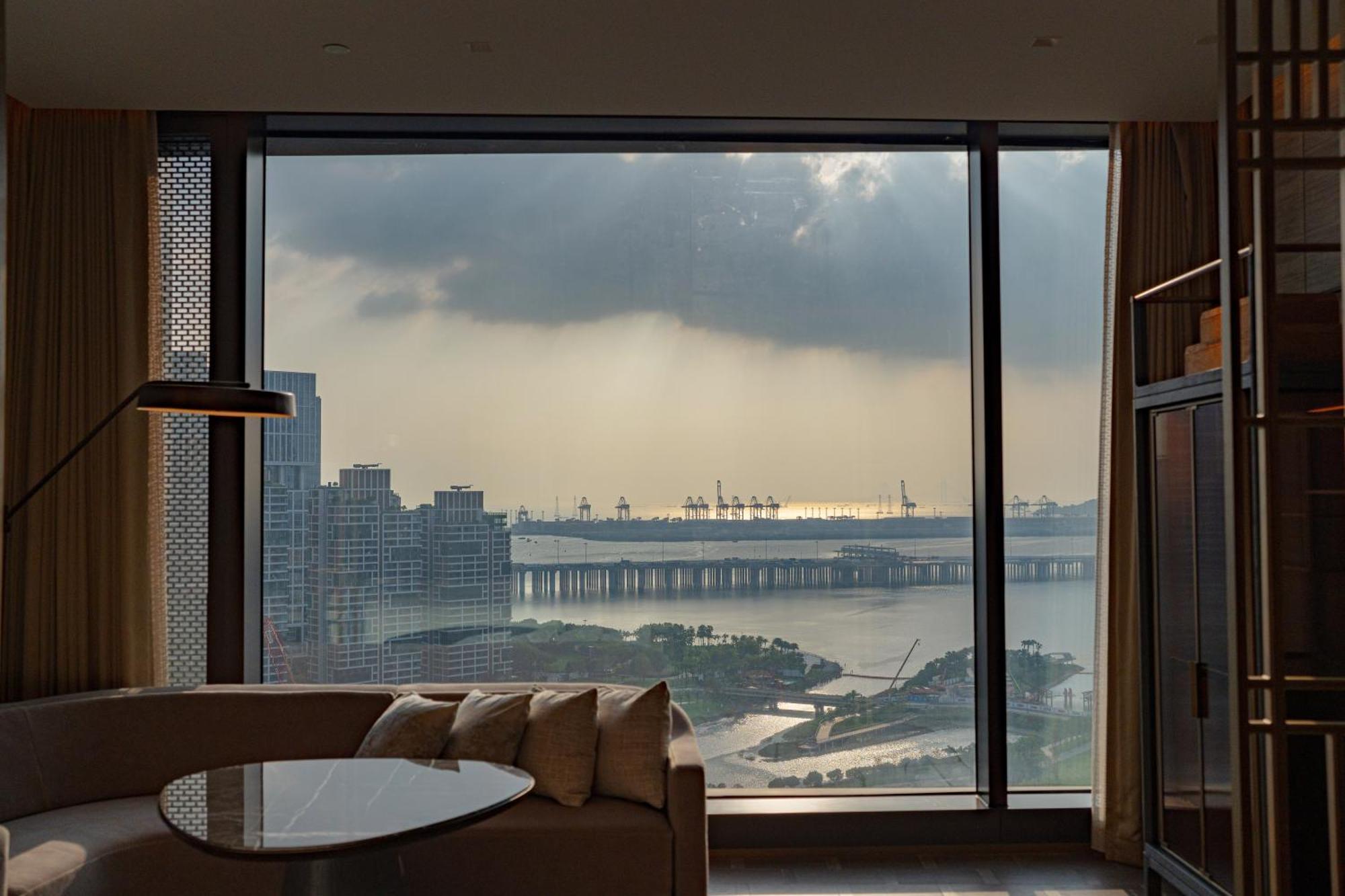 Conrad Shenzhen, The First Art Museum Hotel In Greater Bay Area With The Stunning Bay And Sunset View In The Hotel Terrace Dış mekan fotoğraf