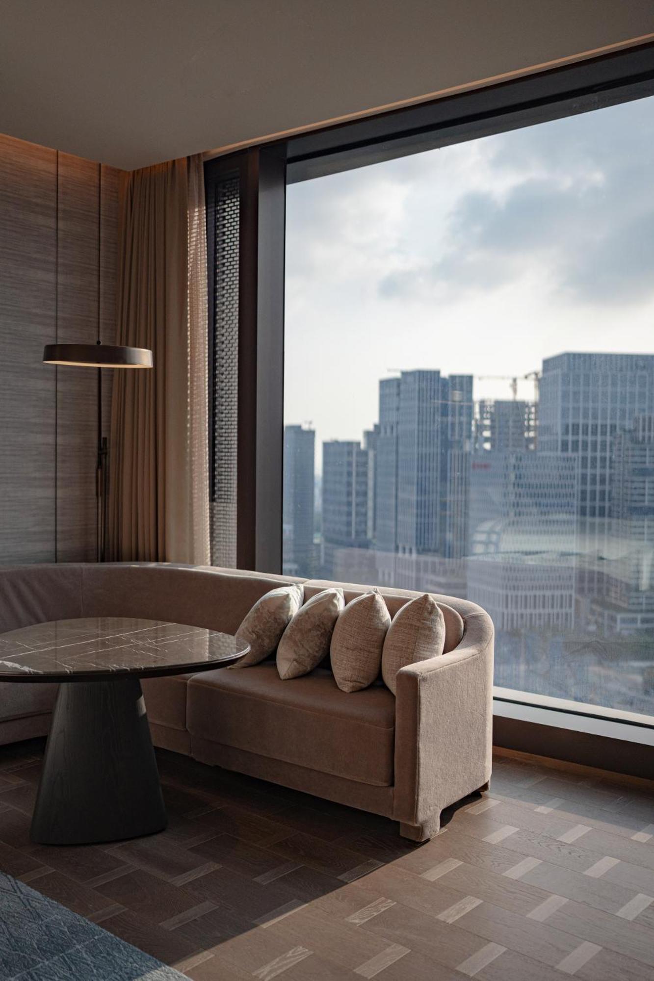 Conrad Shenzhen, The First Art Museum Hotel In Greater Bay Area With The Stunning Bay And Sunset View In The Hotel Terrace Dış mekan fotoğraf