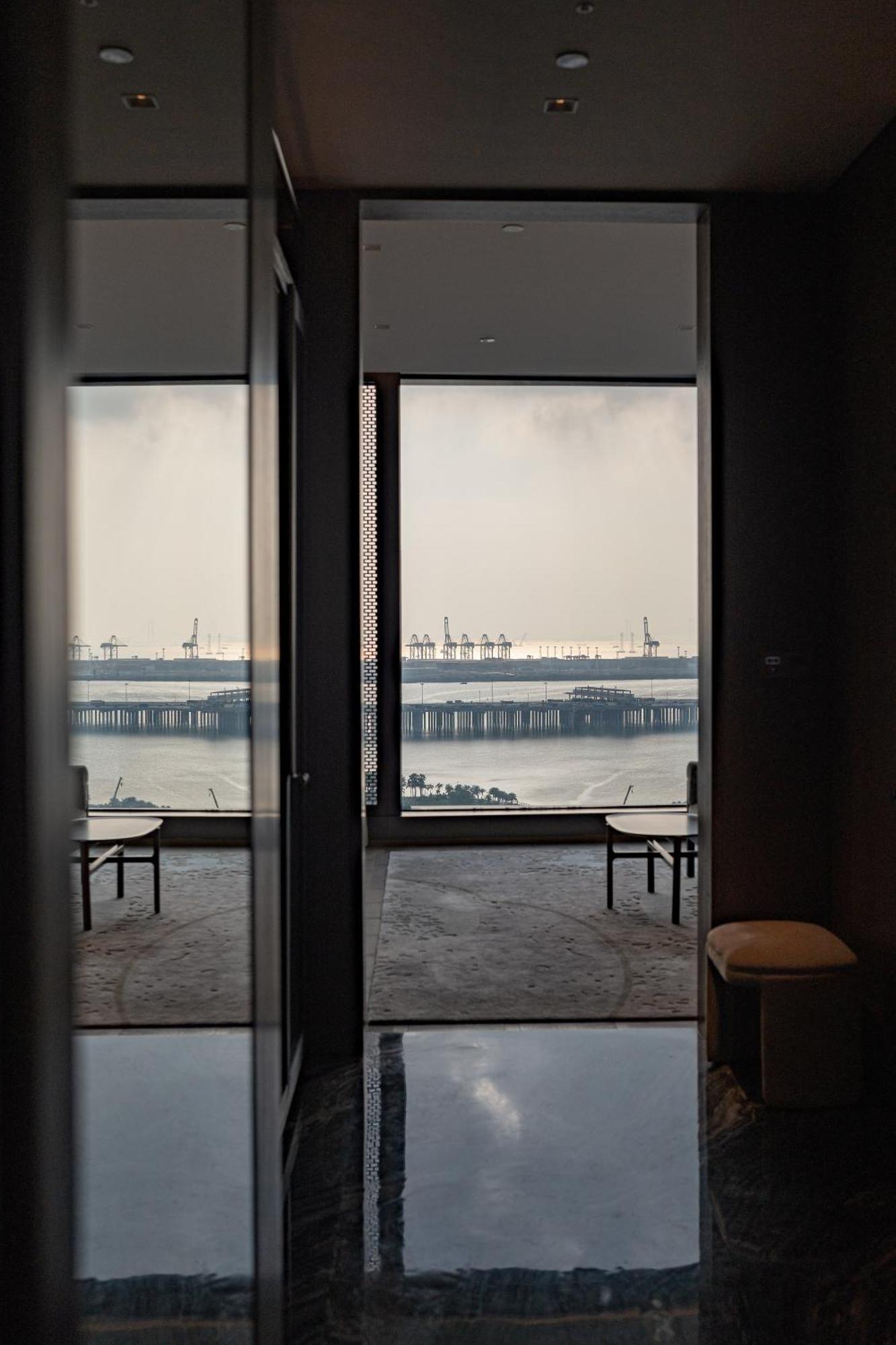 Conrad Shenzhen, The First Art Museum Hotel In Greater Bay Area With The Stunning Bay And Sunset View In The Hotel Terrace Dış mekan fotoğraf