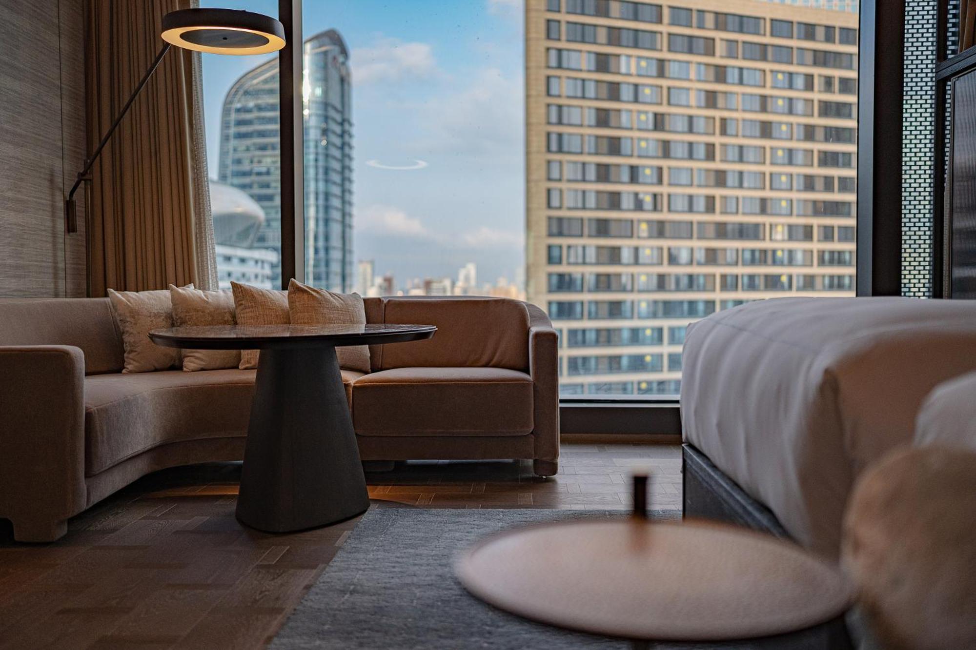 Conrad Shenzhen, The First Art Museum Hotel In Greater Bay Area With The Stunning Bay And Sunset View In The Hotel Terrace Dış mekan fotoğraf